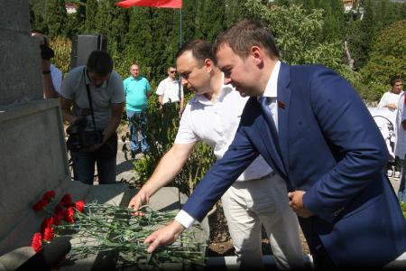 Юрий Афонин принял участие в открытии памятника Ленину в Крыму