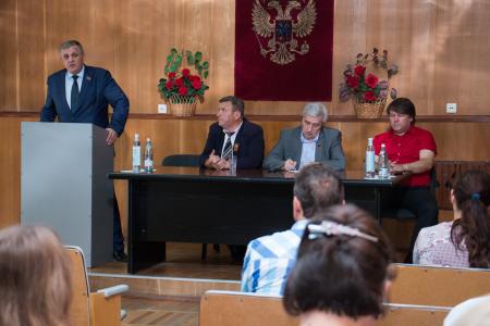 Краснодарский край. Коммунисты-депутаты Госдумы Н.В. Коломейцев и Н.И. Осадчий отчитались перед избирателями в Каневском районе