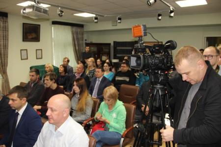 По просьбе студентов лидер коммунистов Коми Олег Михайлов «добавил» в книгу республиканского избиркома фразу о коррупции