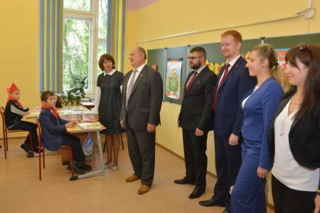 Г.А. Зюганов: В добрый путь, юные друзья! Лидер КПРФ выступил на торжественной линейке в Московской школе №892