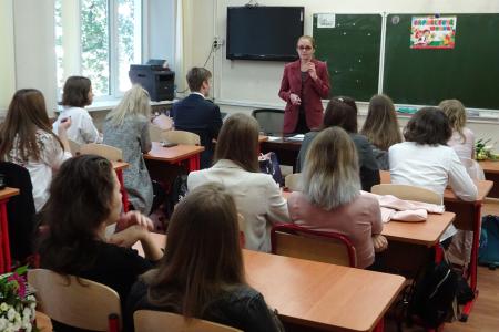 Депутаты-коммунисты посетили москловские школы 1 сентября