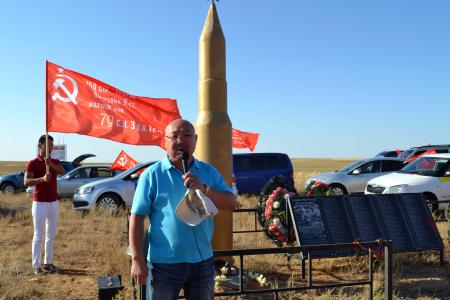 Коммунисты Калмыкии провели автопробег «Поклон солдатам Великой Победы!»