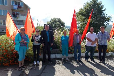 Приморский край. Коммунисты города Артема провели автопробег в честь 72-ой годовщины окончания Второй мировой войны