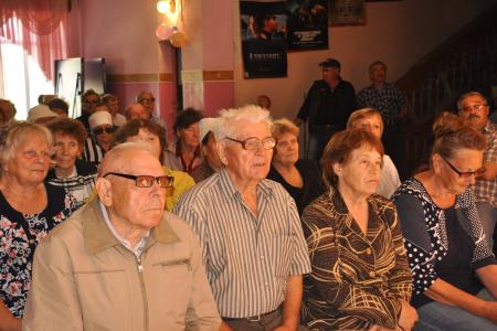 "Чтоб во власти было чисто - голосуй за коммунистов!". Первый секретарь Алтайского крайкома КПРФ Мария Прусакова встретилась с жителями Баевского района