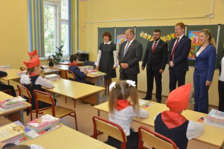 Г.А. Зюганов: В добрый путь, юные друзья! Лидер КПРФ выступил на торжественной линейке в Московской школе №892