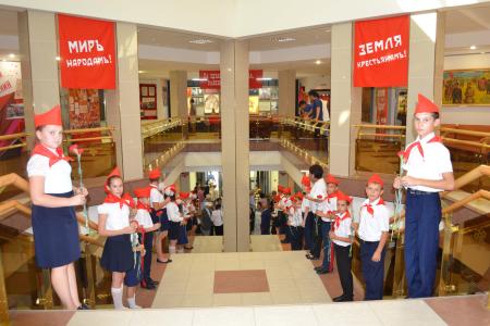 Республика Калмыкия. Революционный держите шаг!