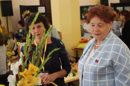 Депутат Тюменской областной Думы Казанцева Тамара Николаевна поздравила юннатское движение ЧИР Тюменской области с открытием выставки урожая 2017 года