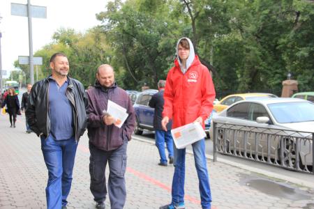 За социализм! Свердловские коммунисты проводят акцию «Красные в городе»