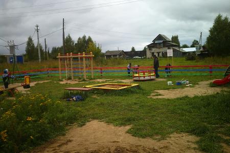 Нижегородская область. Уренцы благодарят коммунистов за установку детского городка