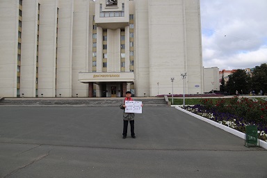 Республика Мордовия. «Вор на воре сидит – бюллетени подгоняет». Одиночные пикеты прошли на Советской площади г.Саранска