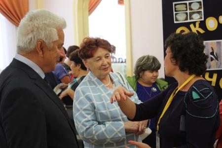 Депутат Тюменской областной Думы Казанцева Тамара Николаевна поздравила юннатское движение ЧИР Тюменской области с открытием выставки урожая 2017 года