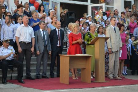 Дмитрий Новиков и Роман Кияшко поздравили севастопольских школьников, родителей и учителей с Днём знаний