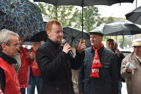 В Москве прошла акция КПРФ против враждебных действий американского руководства в отношении России