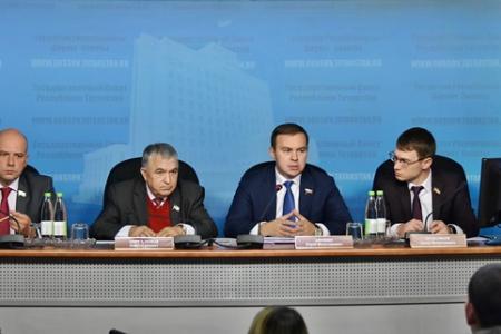 Ю.В. Афонин на пресс-конференции в Казани: «Наши законодательные инициативы позволят сделать выборы более прозрачными, власть – эффективной, бюджет – социально ориентированым»