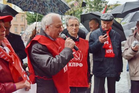 В Москве прошла акция КПРФ против враждебных действий американского руководства в отношении России