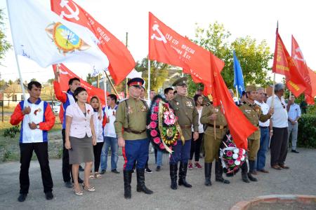 Коммунисты Калмыкии провели автопробег «Поклон солдатам Великой Победы!»