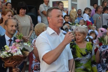 Дмитрий Новиков и Роман Кияшко поздравили севастопольских школьников, родителей и учителей с Днём знаний