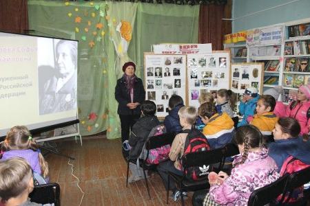 В Чарышском районе Алтайского края коммунист-педагог проводит тематические уроки по советскому периоду истории