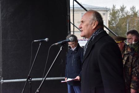 «Не забудем! Не простим!». В Москве коммунисты и их сторонники провели митинг и шествие, посвященные 24-й годовщине трагических событий осени 1993-го