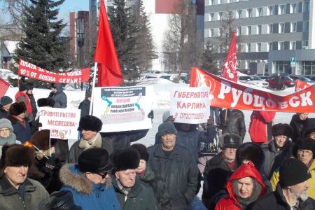 Коммунисты Алтайского края продолжают сбор подписей за досрочную отставку губернатора Карлина