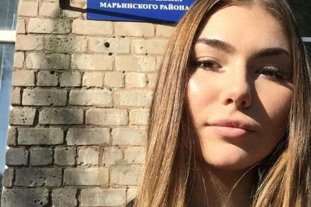 Марьяна Наумова посетила прифронтовые школы ДНР