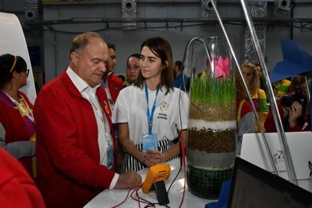 Г.А. Зюганов посетил церемонию открытия XIX Всемирного фестиваля молодежи и студентов