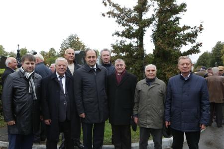 Делегация ЦК КПРФ возложила цветы к могиле Ю.Д. Маслюкова