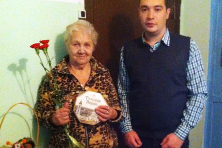 Тульские коммунисты поздравили ветеранов с Днем пожилого человека