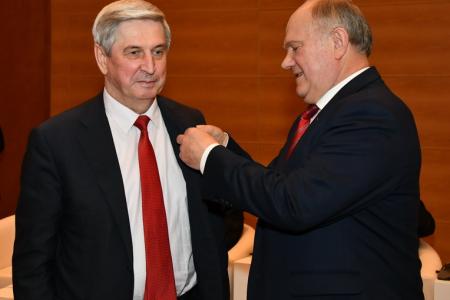 Г.А. Зюганов наградил депутатов фракции КПРФ в Госдуме