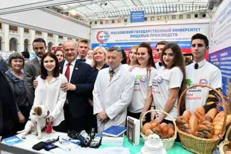 Г.А. Зюганов посетил Московскую международную выставку «Образование и карьера»