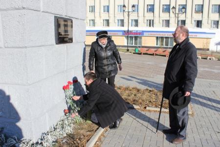 В Магадане прошло открытие памятной доски, посвященной В.И. Ленину