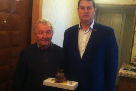 Тульские коммунисты поздравили ветеранов с Днем пожилого человека