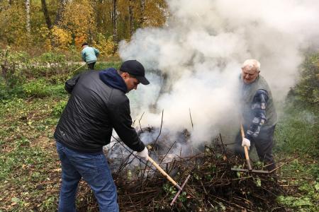 Тульские коммунисты продолжают проводить субботники в ознаменование столетия Великого Октября 
