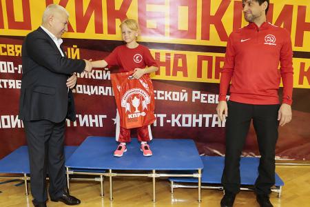 Спортклуб КПРФ провел турнир по кикбоксингу к 100-летию Октября