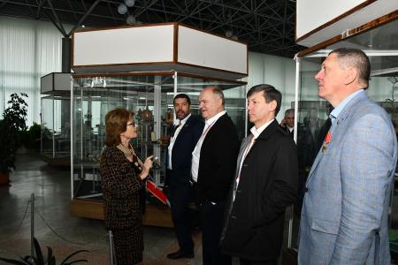 Г.А. Зюганов посетил церемонию открытия XIX Всемирного фестиваля молодежи и студентов
