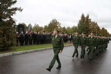 Делегация ЦК КПРФ возложила цветы к могиле Ю.Д. Маслюкова