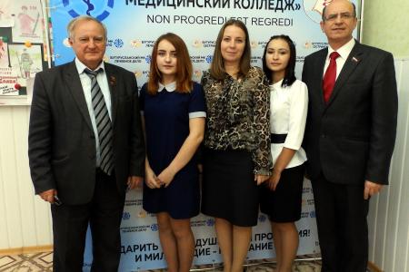 Оренбургская область. Урок по теме «Столетие Великого Октября» провели депутаты-коммунисты