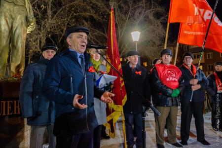 В Красноярском крае в канун 100-летия Великого Октября были отреставрированы советские памятники