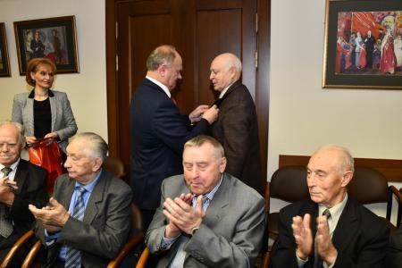 Г.А. Зюганов наградил группу министров СССР памятными медалями в честь 100-летия Великого Октября