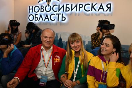 Г.А. Зюганов посетил церемонию открытия XIX Всемирного фестиваля молодежи и студентов