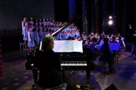 В Москве прошел праздничный концерт, посвященный 99-летию ВЛКСМ