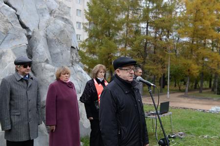 «Не забывайте этот дым». Новосибирские коммунисты почтили память защитников Дома Советов