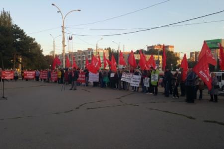 «Кровавый октябрь 1993-го года стучит в наши сердца!»: Митинг в Ростове-на-Дону памяти защитников Советской власти