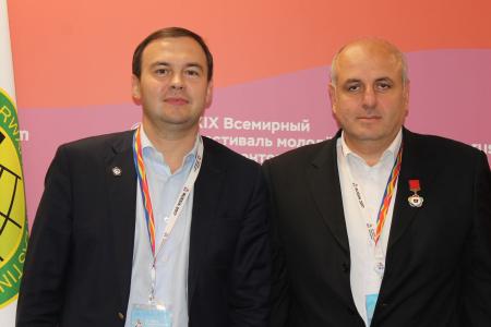 Юрий Афонин вручил руководителям ВФДМ разных лет награды, посвященные 70-летию фестивального движения