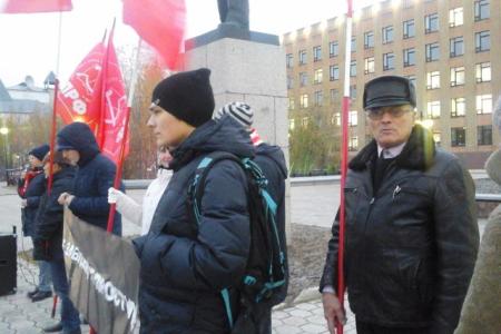 На Ямале прошли акции в память трагических событий 3-4 октября 1993 года
