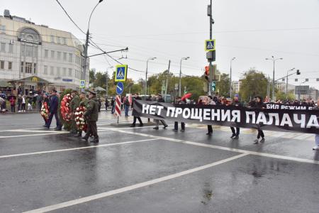 «Не забудем! Не простим!». В Москве коммунисты и их сторонники провели митинг и шествие, посвященные 24-й годовщине трагических событий осени 1993-го