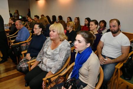 Коммунисты в Госдуме провели круглый стол о проблемах семьи в современном обществе