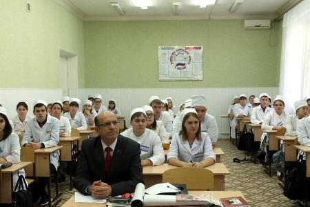 Оренбургская область. Урок по теме «Столетие Великого Октября» провели депутаты-коммунисты