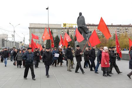 «Не забывайте этот дым». Новосибирские коммунисты почтили память защитников Дома Советов