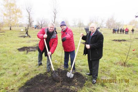 В Воронежской области появился живой мемориал - грушевый сад  в честь 100-летия Великого Октября